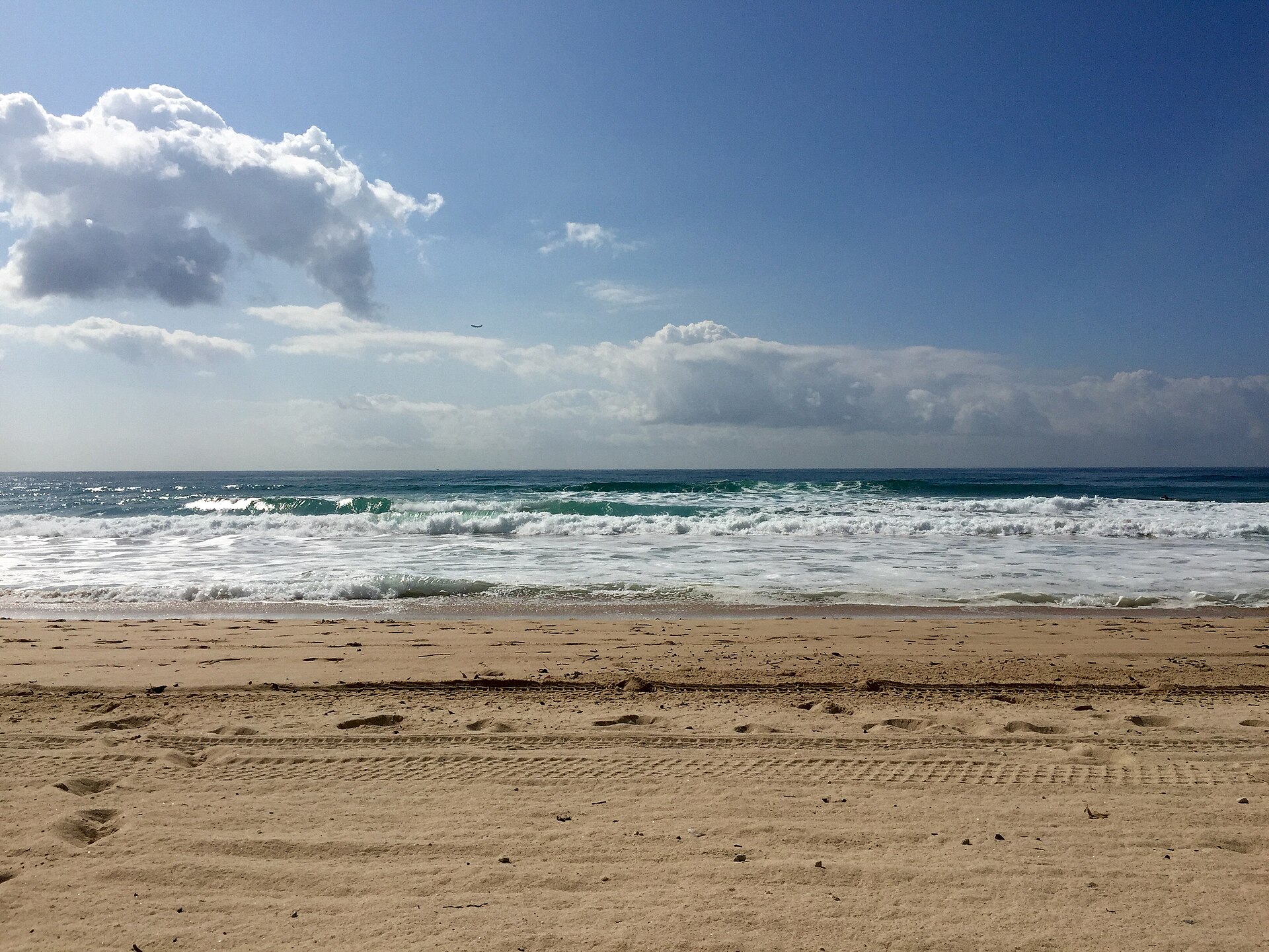 Sunny Elouera beach