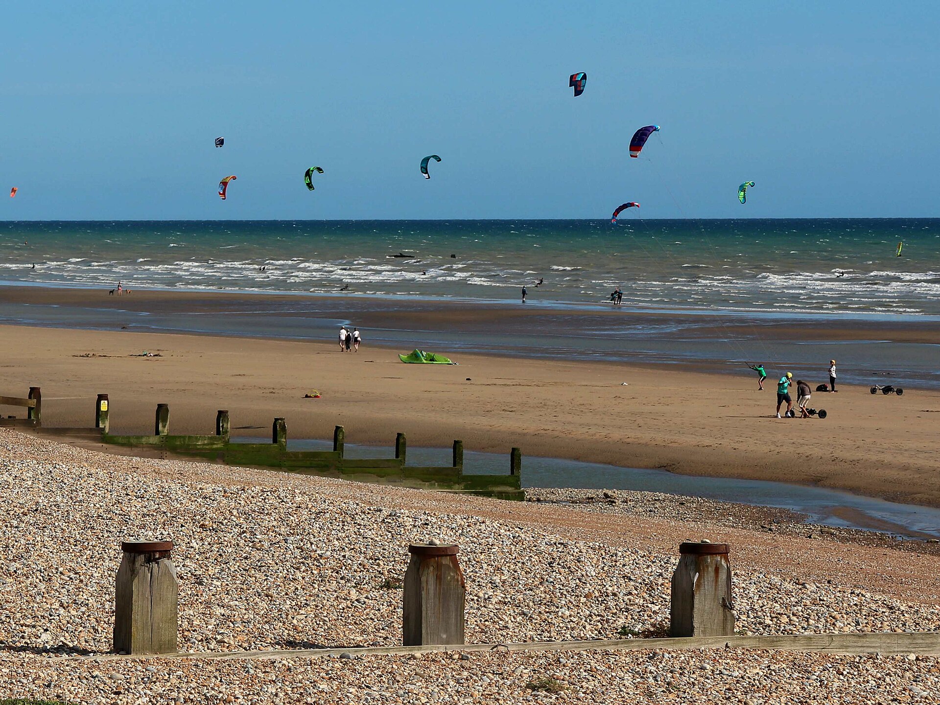 Kite surfers at Broomhill Sands - geograph.org.uk - 6250960