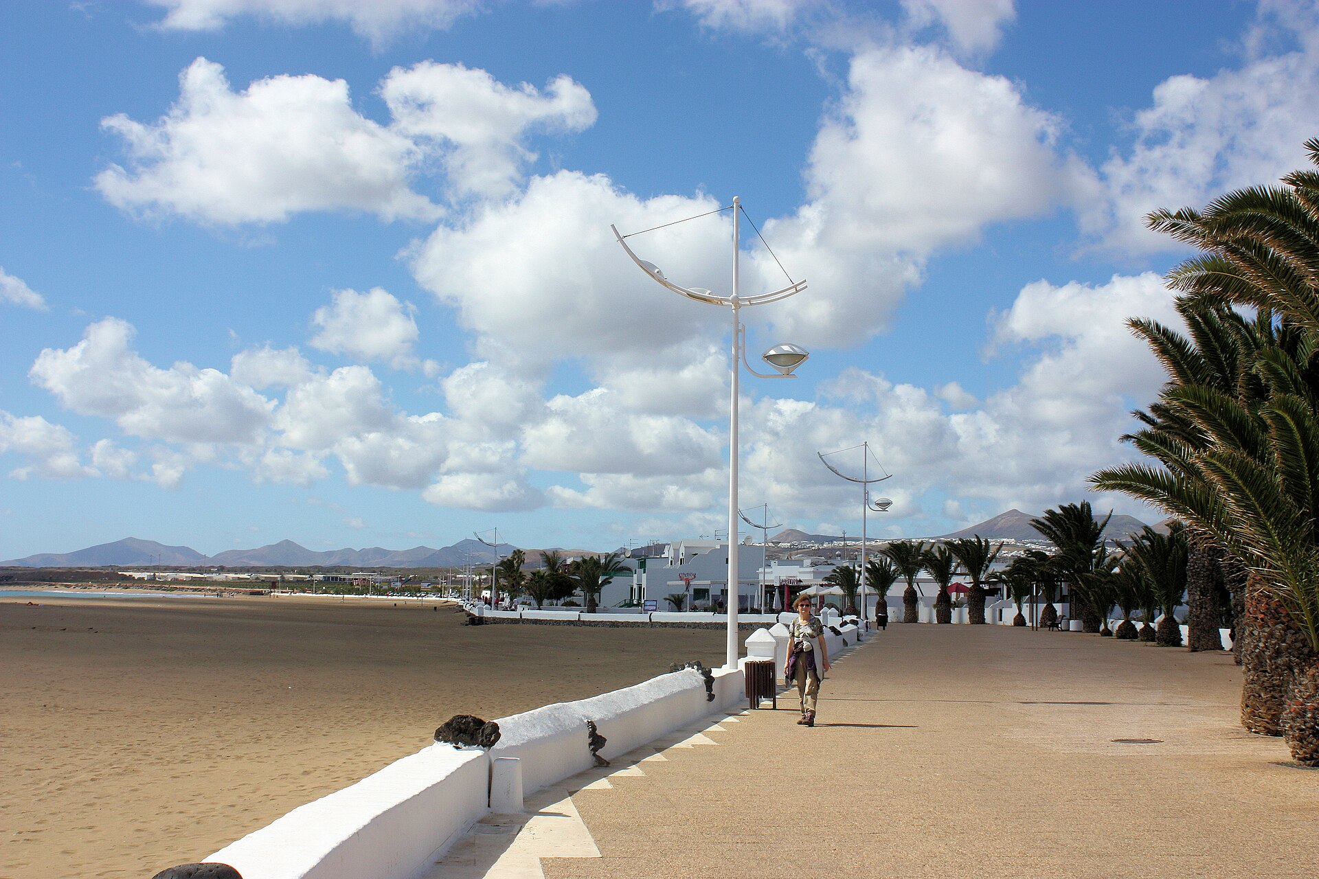 Playa Honda, the beach and the Avenida Playa Honda