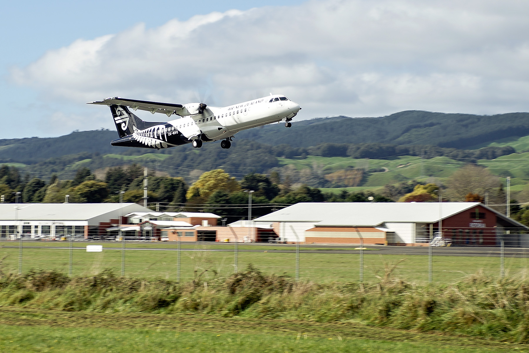 Air New Zealand Link ATR72-600 ZK-MVO NZ5689 ROT-WLG dep ROT (27018799015)
