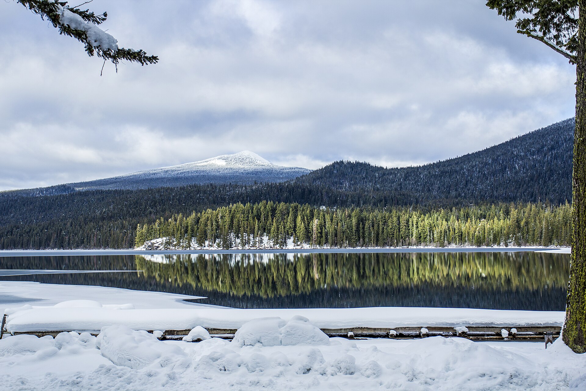 Odell Lake in the winter, Oregon (32353663770)